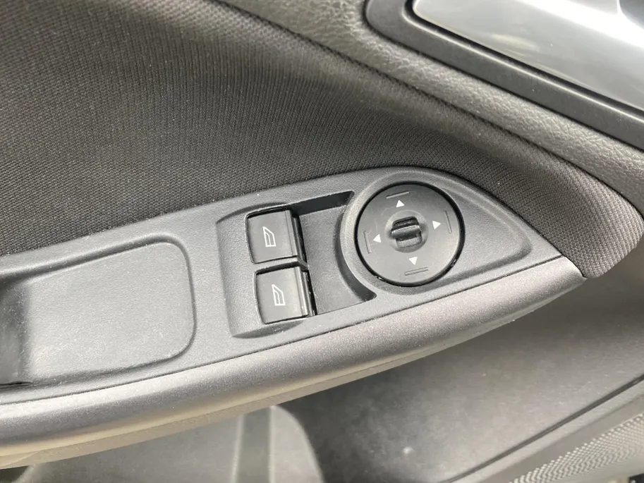 Ford Focus 1.0 Ecoboost 125 pk ST-Line Wagon Navigatie - Apple Carplay/ Android Auto - Active Park Assist - Privacy Glass