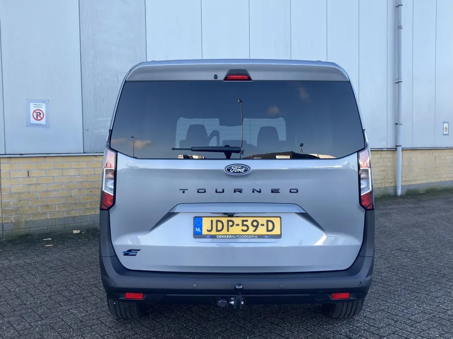 Ford Tourneo Courier Titanium 100% Elektrisch 43kWh 136 pk Apple Carplay/Android Auto - Winterpack - trekhaak