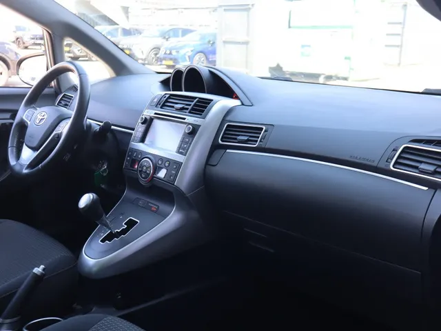 Toyota Verso 1.8 VVT-i Aspiration Automaat | Panoramadak | Trekhaak