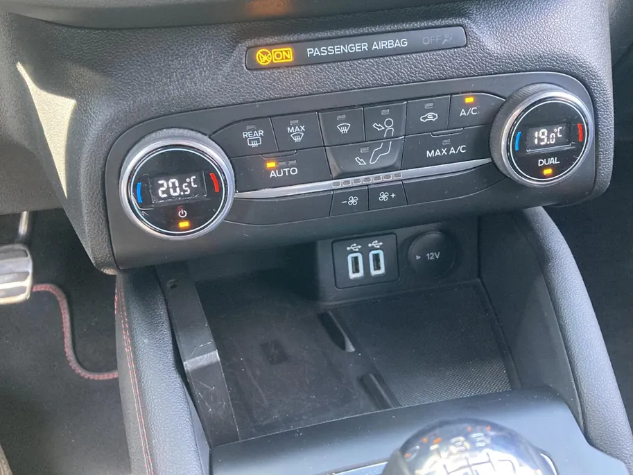 Ford Focus 1.0 EcoBoost 125 pk Hybrid ST Line X Wagon Trekhaak - Navigatie - B&O -Apple Carplay/ Android Auto - Blue Panther Metallic - Elktrische achterklep
