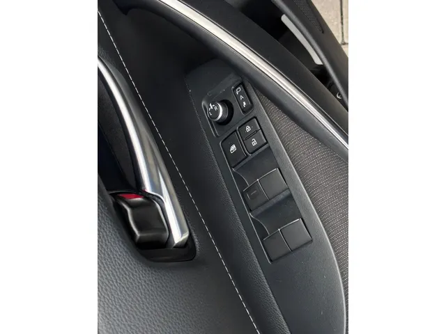 Toyota Corolla Touring Sports Hybrid 140 Dynamic Limited | Stoelverwarming | Parkeersensoren