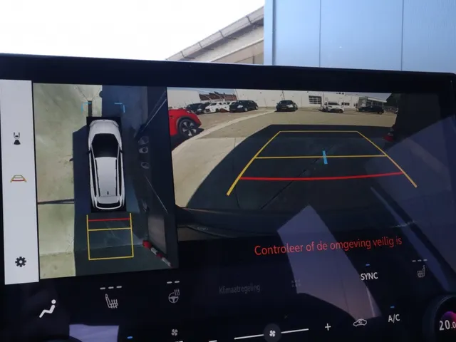 Toyota bZ4X Touring Dynamic 75 kWh | 360 Camera | Stoel/Stuur Verwarming