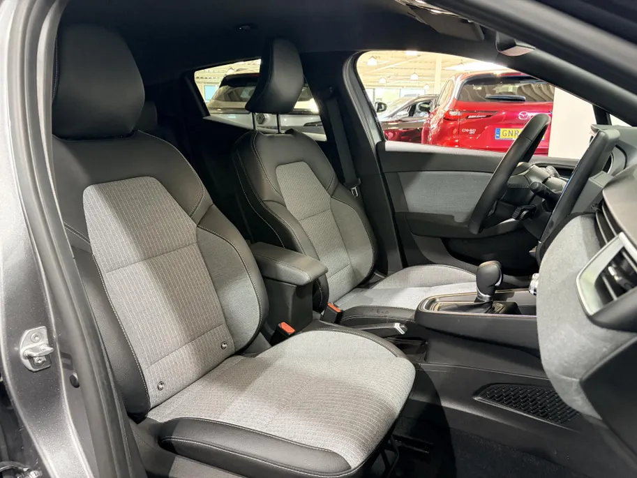 Renault Clio 145PK E-Tech Full Hybrid Techno Automaat | 9,3' Navi | Apple CarPlay/Android Auto | Climate Control | Cruise Control | Full LED | Camera | Parkeersensoren | Digital Cockpit | Licht & Regen Sensor |