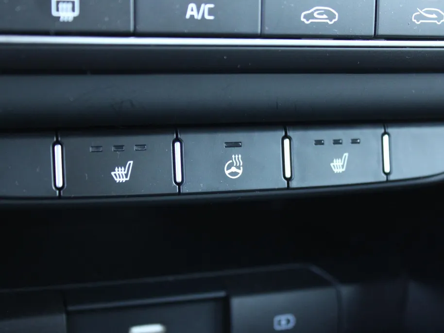 Kia XCeed 1.5 T-GDI MHEV DynamicLine | Android Auto/Apple Carplay | Stoel-/stuurverwarming | 16' LM | Camera | Zeer weinig km |