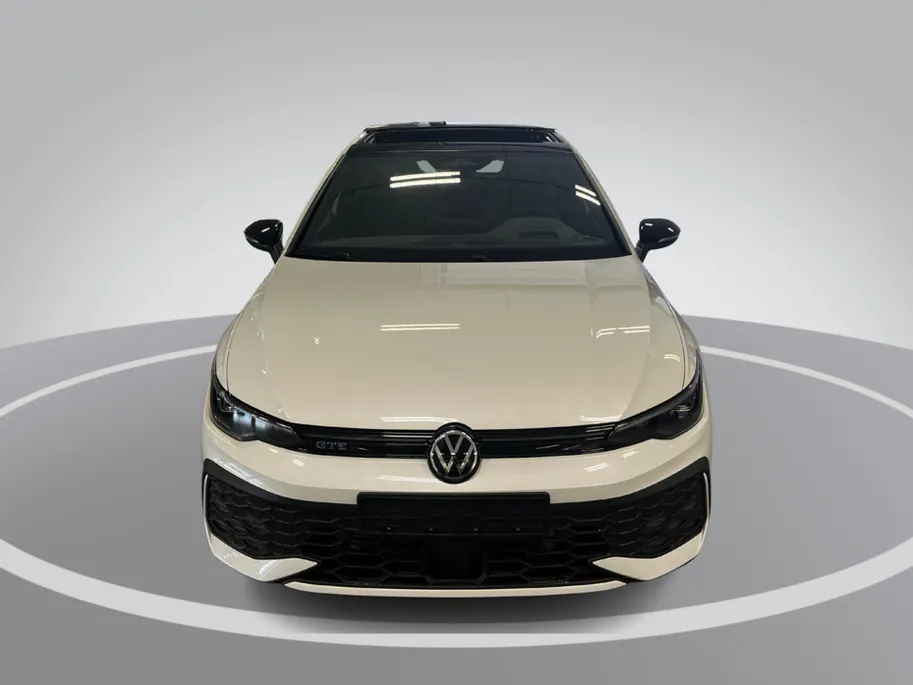 Volkswagen Golf 1.5 272pk DSG eHybrid GTE · Panoramadak · Camera · Head-Up Display · Matrix LED · Dodehoeksensor · Stuur- & Stoelverwarming · Garantie t/m 09-11-2030 of 100.000km
