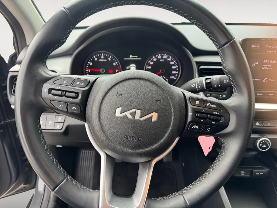 Kia Stonic 1.0T MHEV DynamicLine | Airco | Camera | Cruise Control | LM Velgen | Apple Carplay & Android Auto |