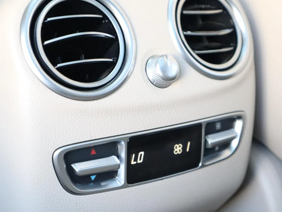 Mercedes-Benz GLC 300 4MATIC AMG line l Panoramadak l Stoelverwarming l Ambiente lichtpakket