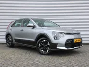 Kia Niro EV Light Edition 64.8 kWh | Airco | Cruise | Navi | Camera | PDC | 17' LM | All season banden | 17% bijtelling |