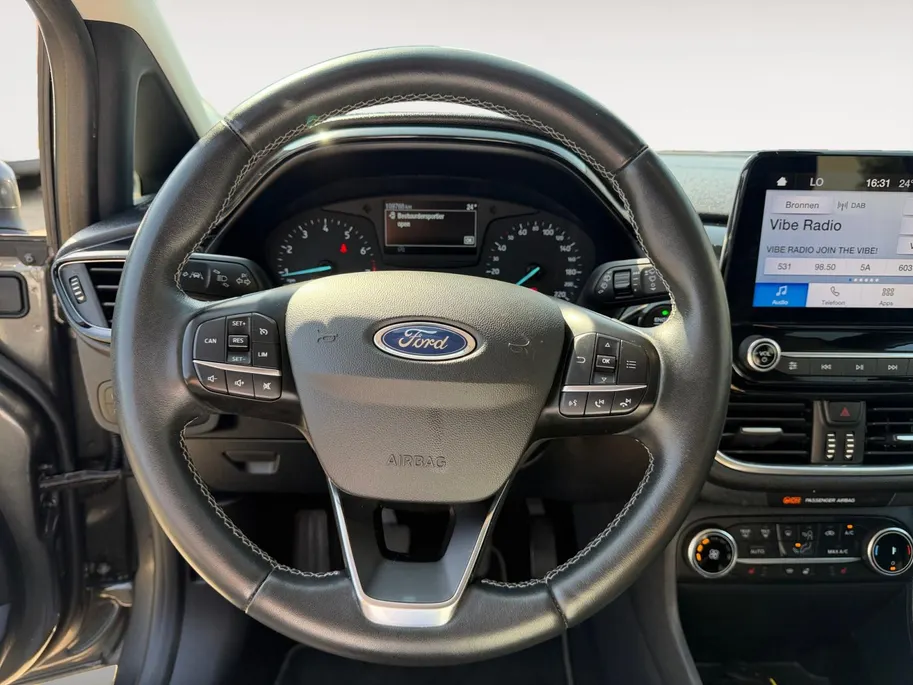 Ford Fiesta 1.0 EcoBoost Titanium | Dealer onderhouden | Winter pack | Parkeersensor achter | Apple carplay & Android auto | Navigatie via carplay | Cruise control | Elektr. inklapbare buitenspiegel | Privacy glas |