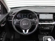 Kia e-Niro DynamicPlusLine 64 kWh | Warmtepomp | Schuif/kantel dak | 17' LM | Airco | Cruise | Navi | Camera |