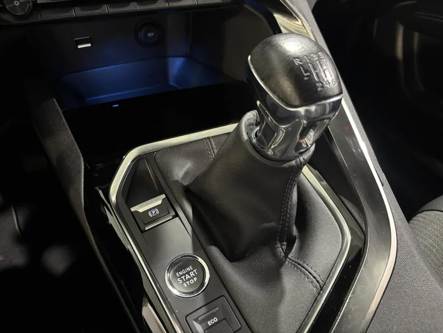 Peugeot 3008 1.2 - 130PK PureTech Allure | Elektrische Achterklep | Digital Cockpit | Navi | Camera | Parkeersensoren | Apple CarPlay/Android Auto | Lichtmetalen Velgen | Adaptive Cruise Control |