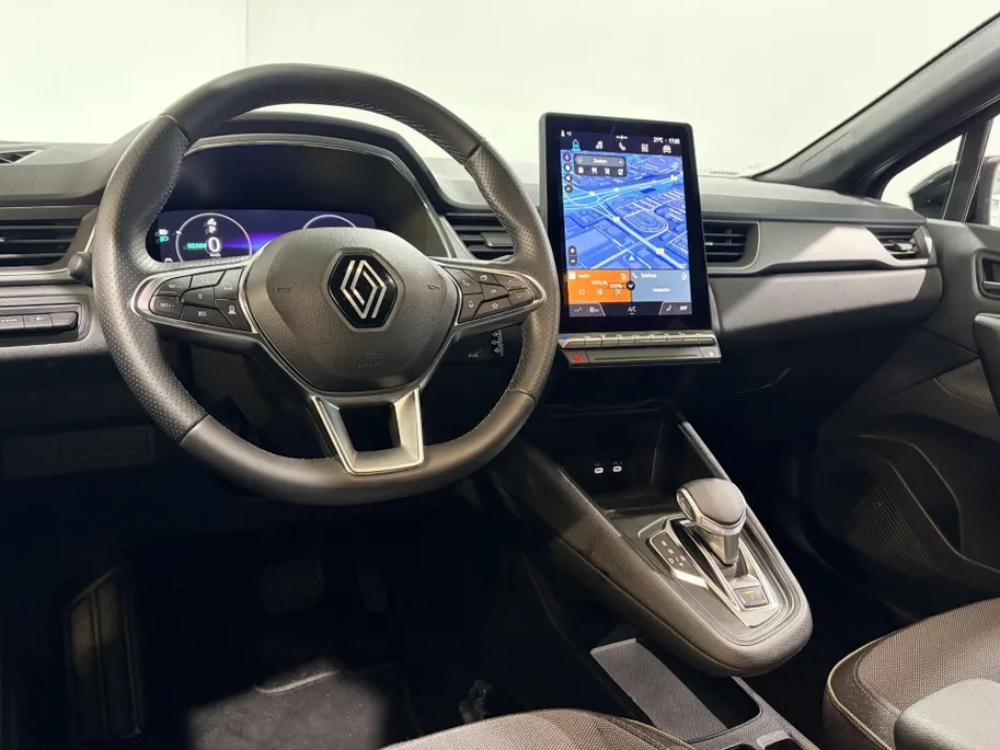 Renault Captur 145PK E-Tech full hybrid techno Automaat | 1ste Eigenaar | Google Built-in | Apple Carplay/Android Auto | Camera | Parkeersensoren | Lichtmetalen Velgen | LED Lampen | Digitale Cockpit | Licht & Regen Sensor | Armsteun |