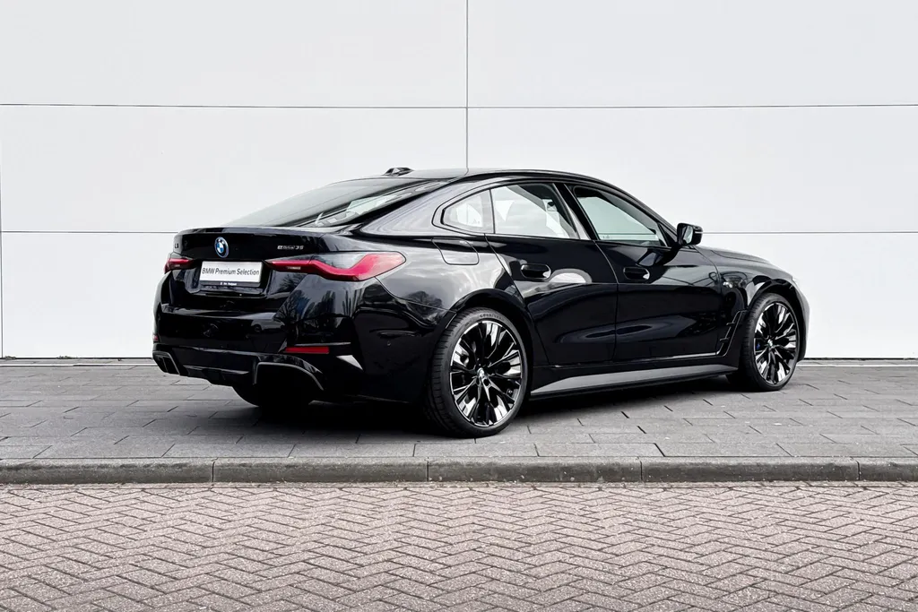 BMW i4 eDrive35 70 kWh