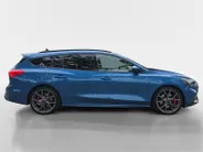 Ford Focus Wagon 2.3 EcoBoost ST-3 | Performance Pack | Panoramadak | Trekhaak | Winter Pack | Achteruitrijcamera | Adapt. Cruise Control | 12 maanden garantie! |