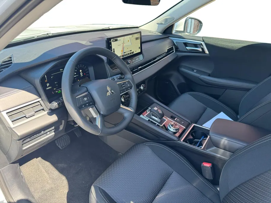 Mitsubishi Outlander 2.4 PHEV Pure | Showroomvoorraad model met 5.000 euro korting bij levering voor 30-6-2026  |Navigatie | Airco/ECC | L.M.Velgen | 8 jaar garantie