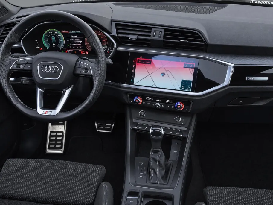 Audi Q3 Sportback 45 TFSIe 180kW/245PK S Line · Panoramadak · Trekhaak · Camera · Stoelverwarming · Apple/Android Car Play · Adaptive Cruise Control ·  Drive select ·