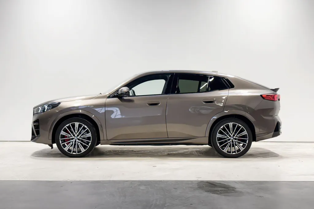 BMW iX2 eDrive20 M Sport Edition Innovation Pack