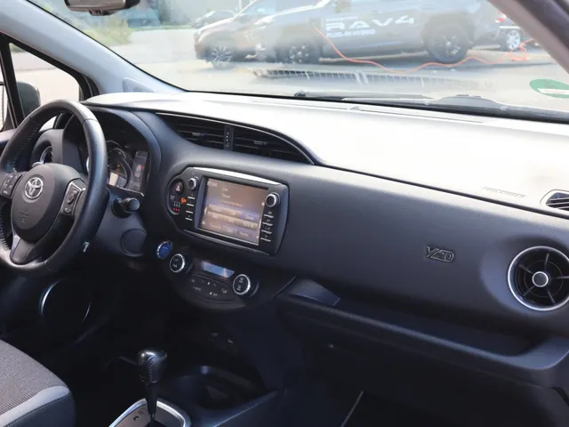 Toyota Yaris 1.5 Hybrid Y20 Exclusive Bi-tone Cruise | Camera |Navi