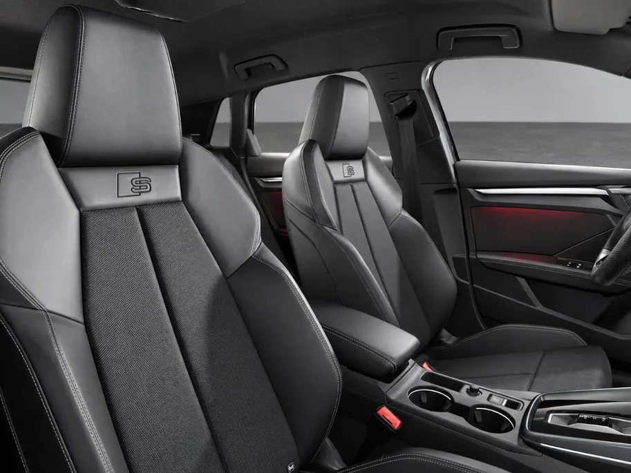 Audi A3 TFSI S edition 116 PK · Afneembare trekhaak · MMI experience plus · Optiekpakket zwart plus · Privacy glas
