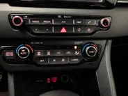 Kia Niro 1.6 GDi Hybrid ExecutiveLine AUTOMAAT AIRCO CAMERA LEER STOELVERWARMING+STOELKOELING STUURVERWARMING LM VELGEN HOGE INSTAP ELECTRISCHE STOELEN JBLSPEAKERS ZEER MOOIE AUTO