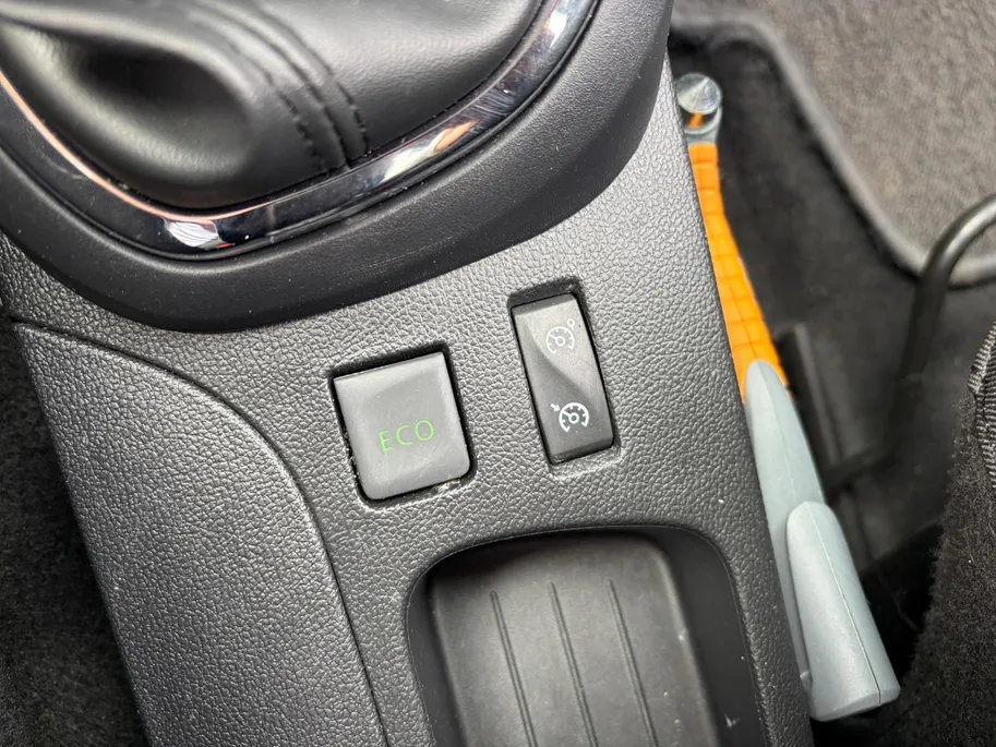 Renault Captur 0.9 TCe Dynamique *Navi+Camera*Climate Control*Cruise Control*Trekhaak*Armsteun*Leuke auto!