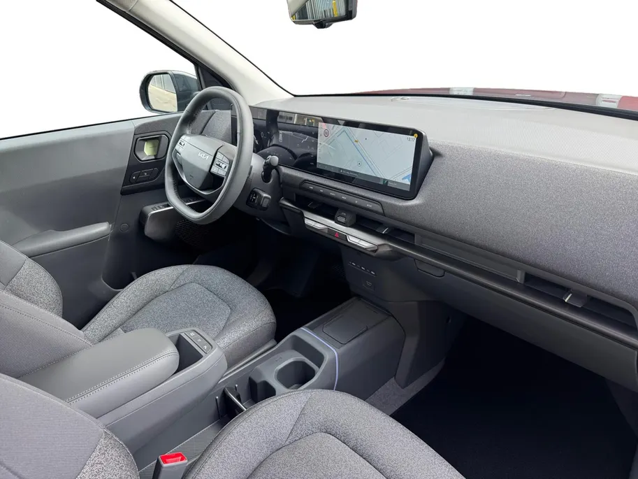 Kia EV2 Plus 42.2 kWh 3.000,- Inruilkorting | Privacy Glass | 18' lichtmetalen velgen | Warmtewerend glas rondom | Draadloze oplader voor smartphone