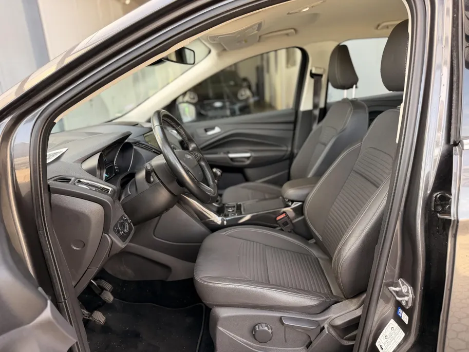Ford Kuga 1.5 EcoBoost Titanium TREKHAAK I VOORRUITVERWARMING I ACHTERUITRIJCAMERA I CRUISE CONTROL I APPLE CARPLAY / ANDROID AUTO I