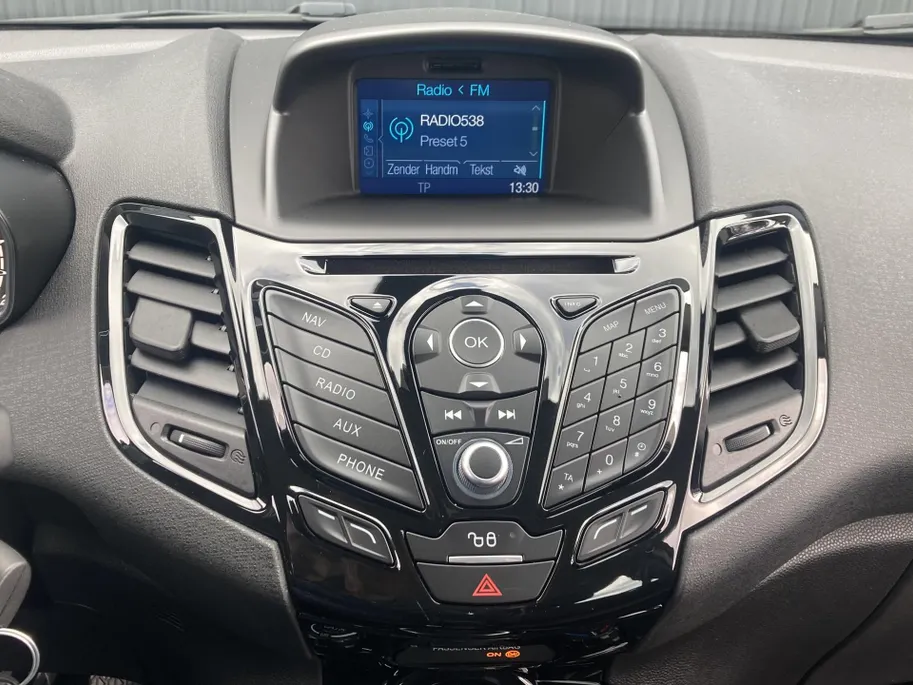 Ford Fiesta 1.0 EcoBoost 100 pk Titanium Navi - voorruitverwarming - cruise control - distributieriem vervangen