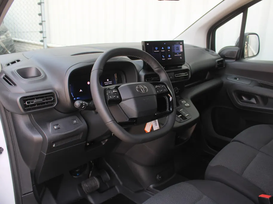 Toyota ProAce CITY 1.5 D-4D L1 Professional | Automaat | 3-zits | Clima | Navi | Camera | Cruise | Dodehoek detectie | Stoel- en stuurverwarming | Digitale binnenspiegel |