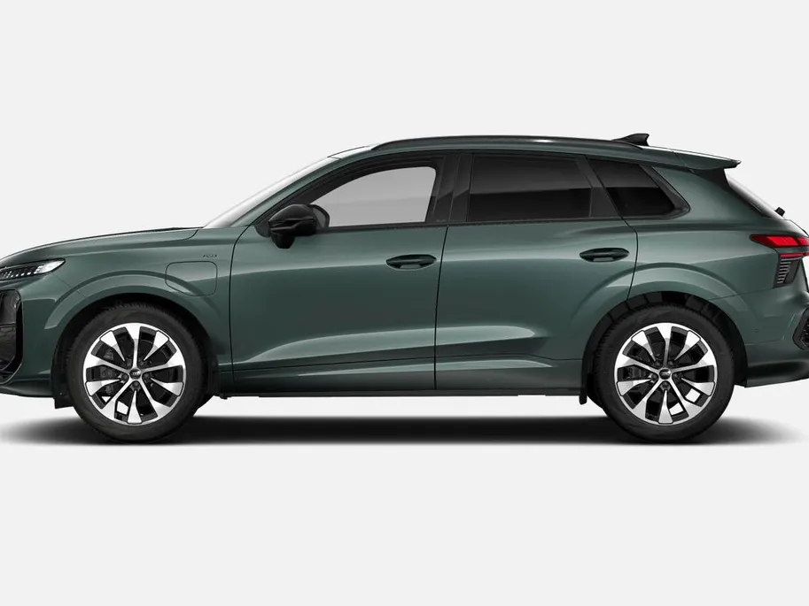 Audi Q3 1.5 200kW e-hybrid S edition 272 PK · Tech plus · Glazen panoramadak · Optiekpakket zwart