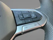 Volkswagen Golf 1.5eTSI/150PK DSG R-Line · Camera · Apple/Android Car Play · Stuur- & Stoelverwarming · Garantie t/m 14-03-2027