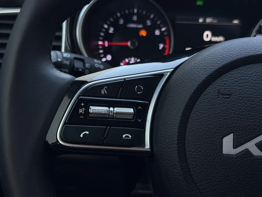 Kia XCeed 1.0 T-GDi DynamicLine | Trekhaak | Achteruitrijcamera | Parkeersensoren achter | Apple/Android Carplay | Navi | Climate Control | LMV