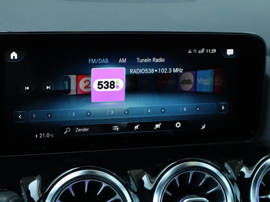 Mercedes-Benz GLA 250 e AMG Line l Stoelverwarming l Achteruitrij camera l Ambiente lichtpakket