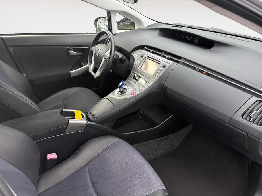Toyota Prius 1.8 Business |Cruise control| Climate controle| Automaat| 12 maanden Bovag Garantie|