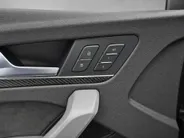 Audi Q5 Sportback 50 TFSI e 299pk S edition Competition · Panoramadak · 360 gr. Camera · Bang & Olufsen · Luchtvering · Apple/Android Car Play · Stoel+achterbank verwarmd · 20'' velgen · Garantie t/m 07-02-2028 of 100.000km