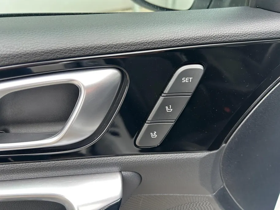 Kia XCeed 1.6 GDi PHEV ExecutiveLine | Trekhaak Afneembaar + 13-Polige Stekker | Apple Carplay / Android Auto | Navigatiesysteem | Stoelverwarming + Stoelkoeling | Stuurverwarming | Elektrisch Verstelbare Voorstoelen | Bestuurdersstoel Met geheugen | Elektrisch bed