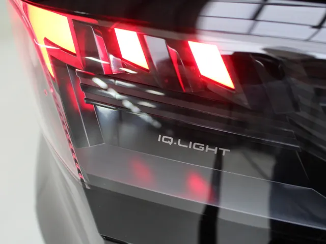 Volkswagen T-Roc 1.5 eTSI 150PK R-Line DSG (Nw Model) | Navigatie | IQ light | El. achterklep | PDC+Camera | Stuur- en Stoelverwarming
