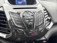 Ford EcoSport 1.5 Ti-VCT Titanium | Dealeronderhouden! | Trekhaak | Cruise Control | Stoel-en voorruitverwarming | Parkeersensoren achter |