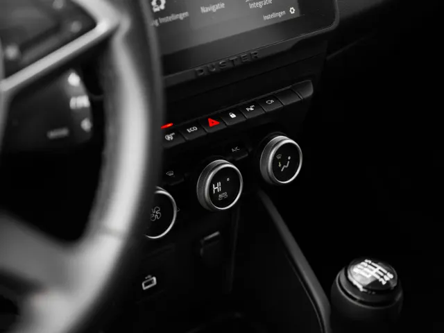Dacia Duster 1.0 TCe 100 ECO-G Extreme | Stoelverwarming voor | 360 graden camera | Navigatie | Climat Control |