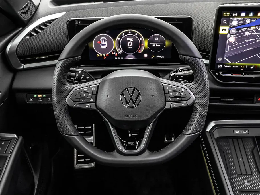 Volkswagen T-Roc R-Line First Edition 1.5 eTSI 150 PK 6 versn. DSG · Assistance Pakket · Multimedia Pakket · Park & Comfort Pakket · Voorraad OUTLET · Prijs is inclusief inruilpremie ·