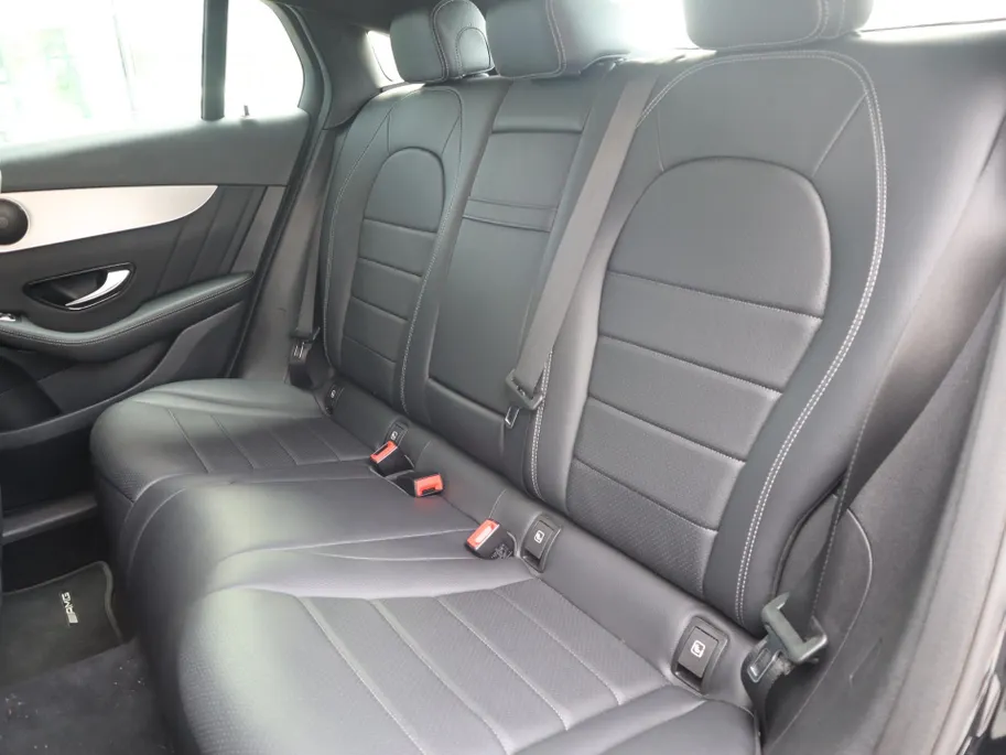 Mercedes-Benz GLC Coupé 300e 4MATIC Business Solution AMG l Trekhaak l Stoelverwarming l Achteruitrij camera