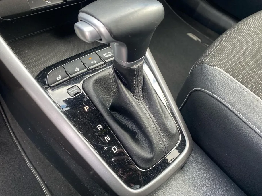 Kia Stonic 1.0 T-GDi MHEV GT-PlusLine | AUTOMAAT | Climate control | Dodehoekdetectie | Stoelverwarming en ventilatie | 17 inch lichtmetalen velgen | Navigatie | Parkeercamera | Elek.  schuif/kanteldak |