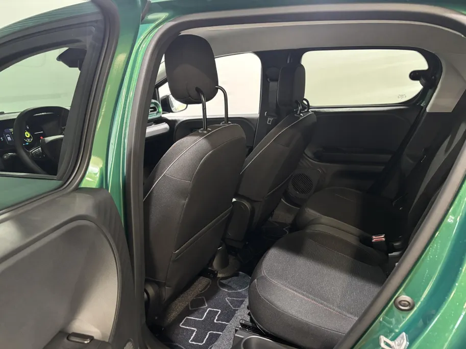 Renault Twingo Urban Range Techno 27.5 kWh Automaat | Demo - Beschikbaar per 01-10-2026 | Armsteun | Camera | Parkeersensoren | Climate Control | Full LED | Adaptive Cruise Control | Navigatie | 18' Lichtmetalen Velgen |