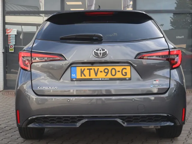 Toyota Corolla Touring Sports Hybrid 140 GR Sport | Schuif/Kantel Dak | Headup Display | Apple/Android Auto |