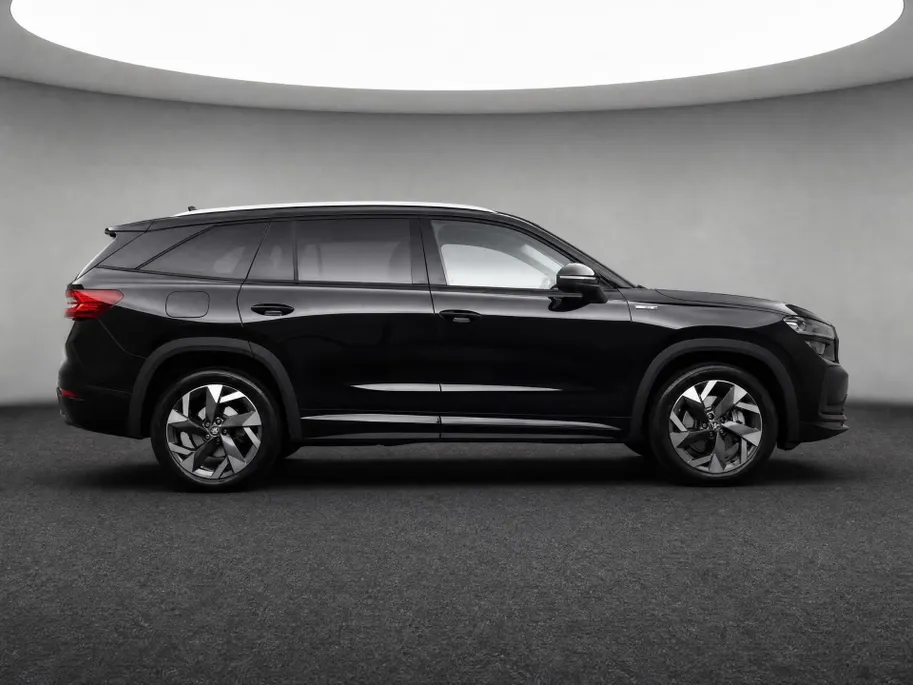 Škoda Kodiaq Sportline Business 1.5 TSI PHEV 150 kW / 204 PK | Black Magic | 19'' tirsuli aero velgen | Trekhaak wegklapbaar | 2000,- inruilvoordeel