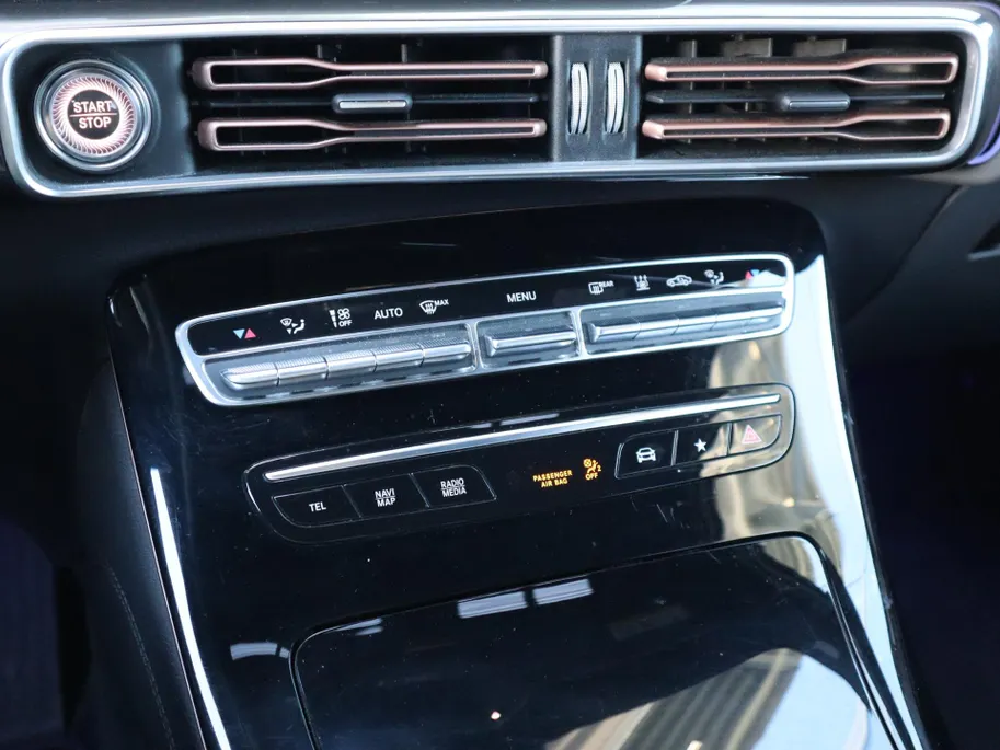 Mercedes-Benz EQC 400 4MATIC Premium Plus 80 kWh l Trekhaak l Keyless l Stoelverwarming