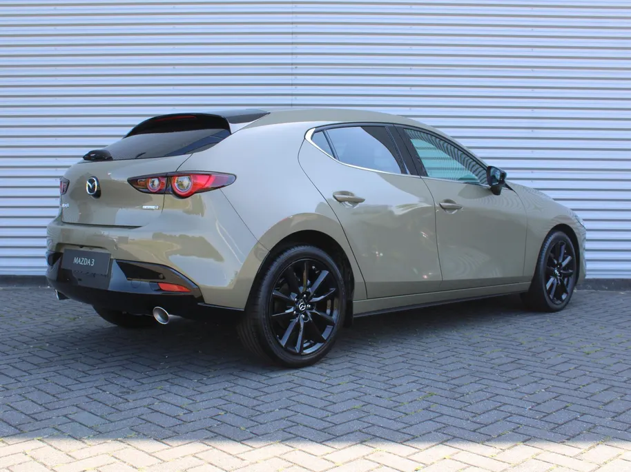 Mazda 3 2.0 e-SkyActiv-X M Hybrid 186 Homura | Stoelverwarming | Camera | Dodehoek detectie | HUD | 18' LM | LED | Cruise adapt. |