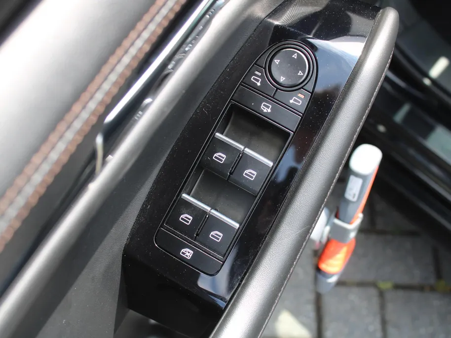 Mazda 3 2.0 e-SkyActiv-X M Hybrid 6MT 186PK Exclusive-line | Leder | Heads-Up Display | Keyless | Bose Audio | 360° Camera | Elek. stoelverstelling + geheugen | Navi |