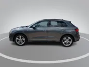 Audi Q3 35TFSI 110KW/150PK S-Line · Camera · Trekhaak · Panoramadak · Stoelverwarming · Apple/Android Car Play ·
