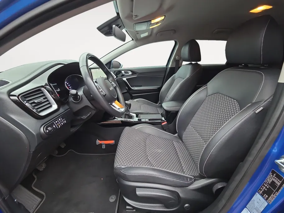 Kia Ceed Sportswagon 1.5 T-GDi DynamicPlusLine 160 PK | Dealer onderhouden | Fabrieksgarantie | Camera | Carplay | Cruise Control Adaptief | stoelverwarming | NAP | 12 Maanden BOVAG Garantie |